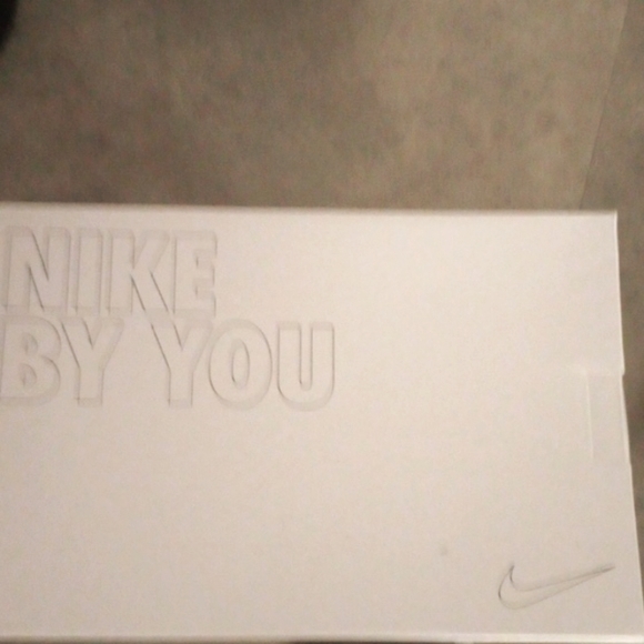 Shoes - Picture 2 of 4